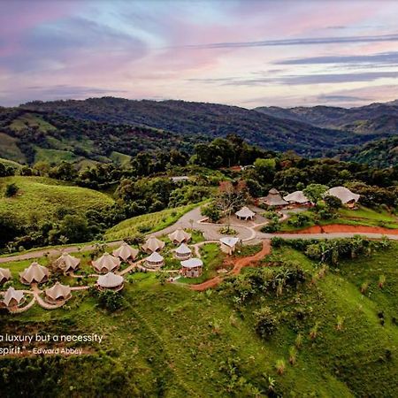 Holos Retreat Center: The Entire Ridge Basecamp Baru Екстериор снимка
