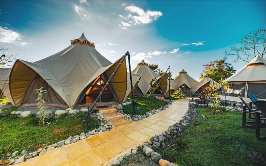 Holos Retreat Center: The Entire Ridge Basecamp Baru Екстериор снимка