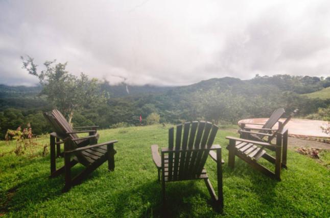 Holos Retreat Center: The Entire Ridge Basecamp Baru Екстериор снимка