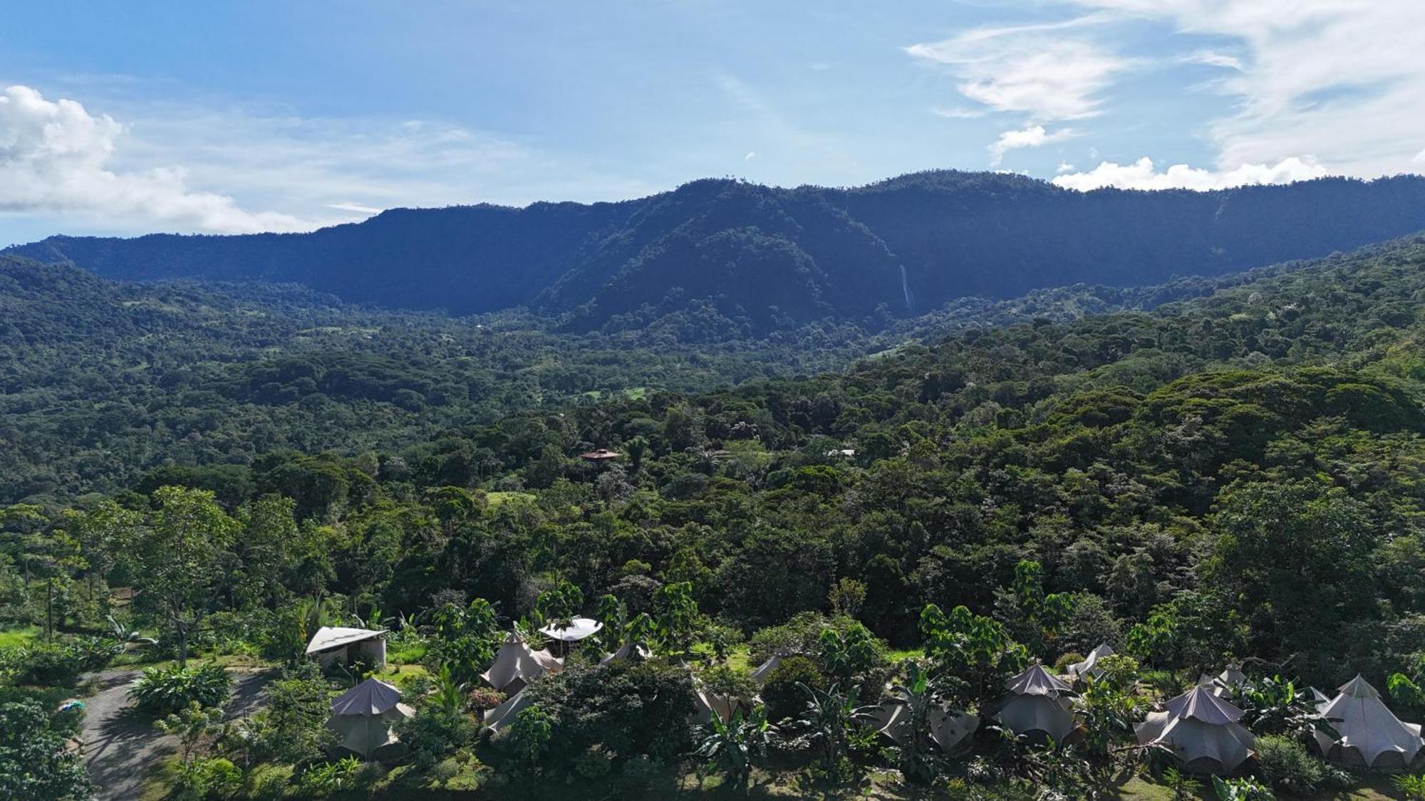 Holos Retreat Center: The Entire Ridge Basecamp Baru Екстериор снимка